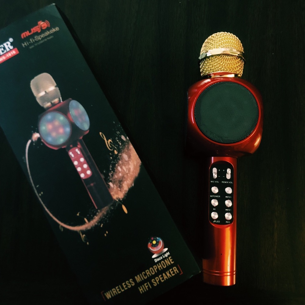 Brand new Bluetooth / speaker/ radio  microphone